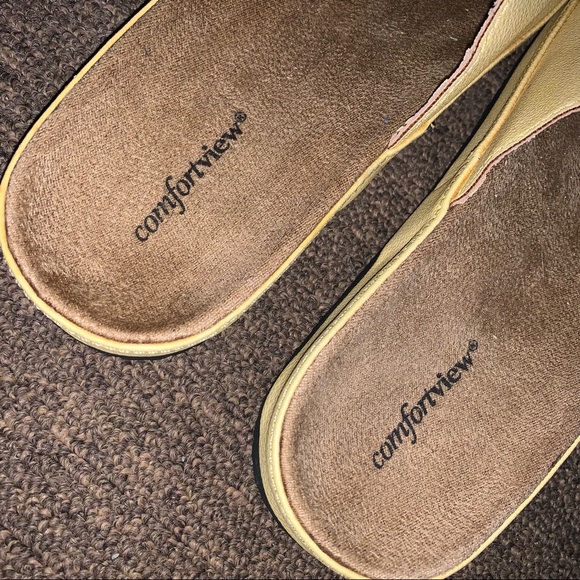 Women’s 8M COMFORTVIEW Yellow Double Buckle Slip On Comfort Sandals NEW - Picture 6 of 10
